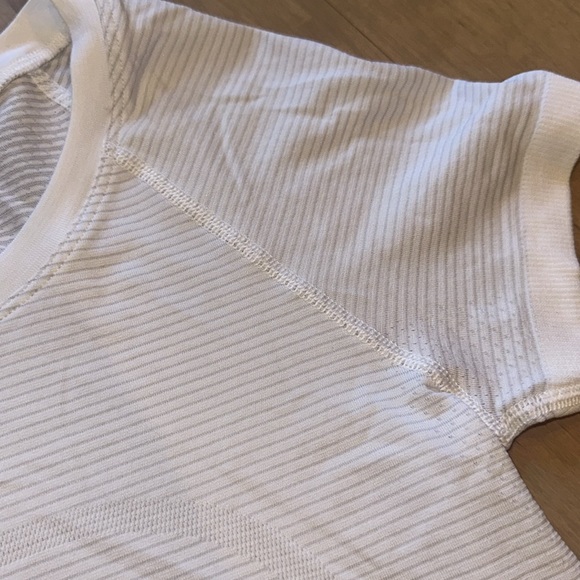 Swiftly Tech short sleeve crew shirt Race length crop - Picture 8 of 14